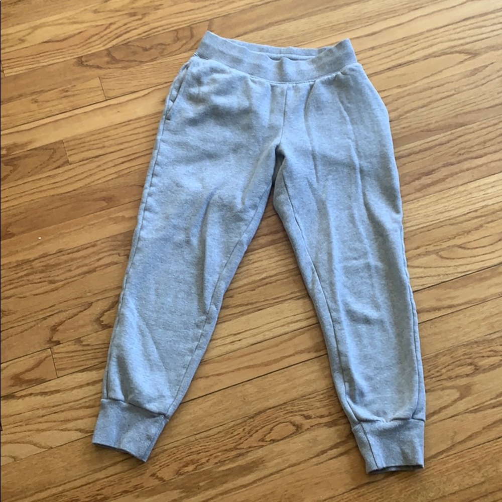Grey aritzia joggers